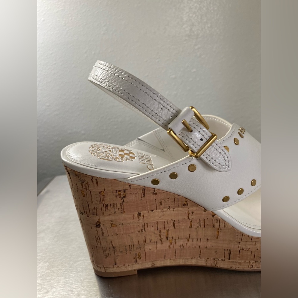 VINCE CAMUTO..WOMENS White Wedge Sandals with Gold Accents - Picture 7 of 15